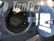 ГБО на Opel Astra - Газовое заправочное устройство в лючок бензозаправочной горловины