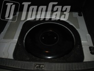 ГБО на Ford Focus  - Тороидальный баллон объемом 54 литра размещён на месте запасного колеса